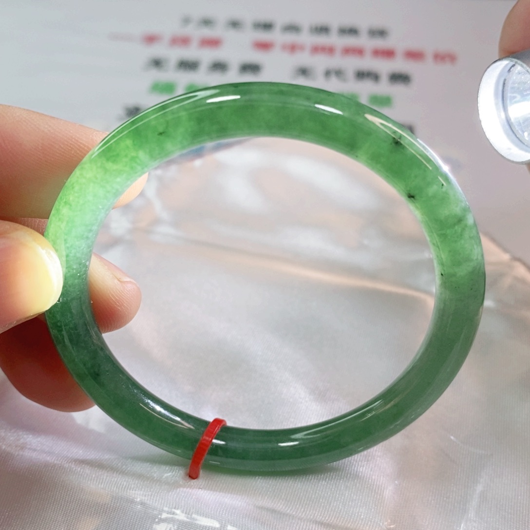 翡翠手镯未镶嵌53.8圈口圆条