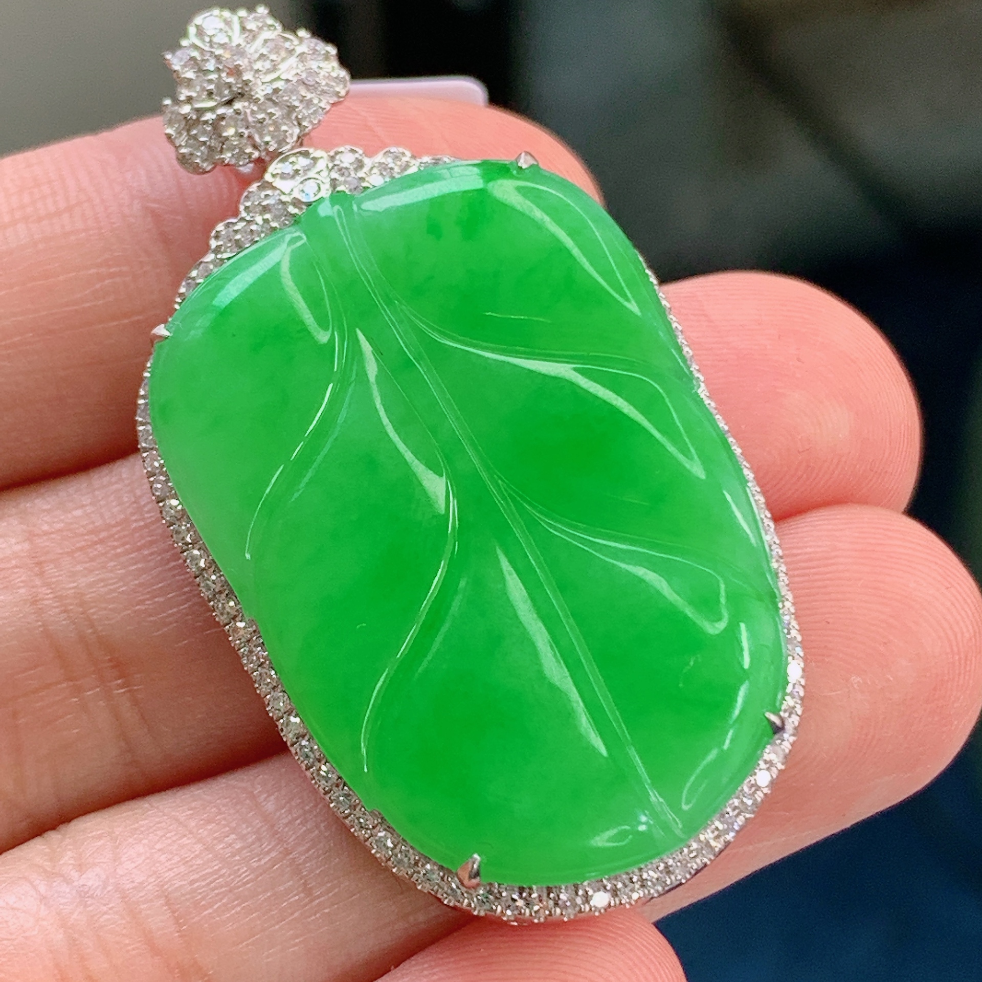 天然缅甸A货翡翠满绿叶子镶嵌18k金吊坠时尚精美