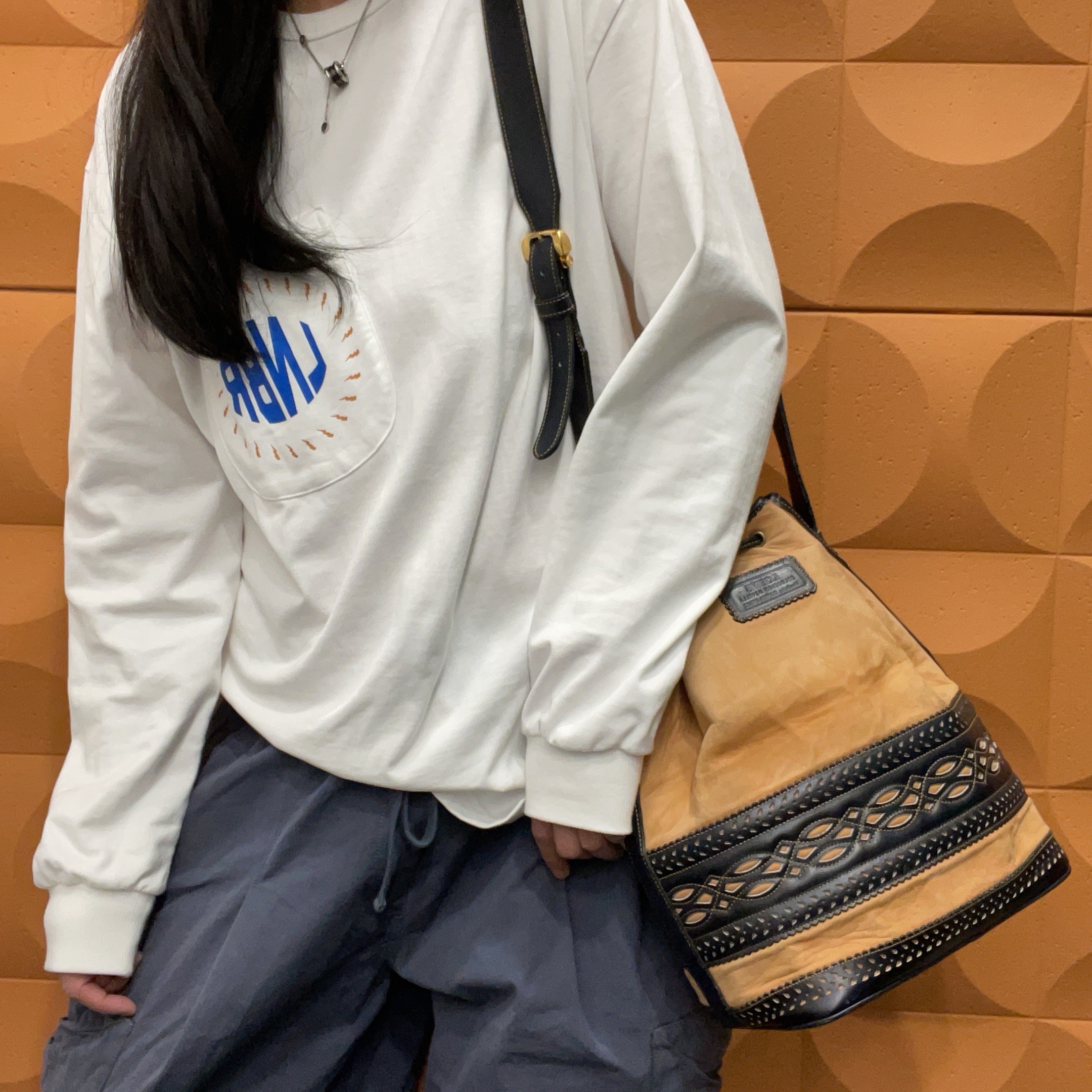 95新 LOEWE/罗意威 【KK】 31PP03 卡其色麂皮水桶单肩包