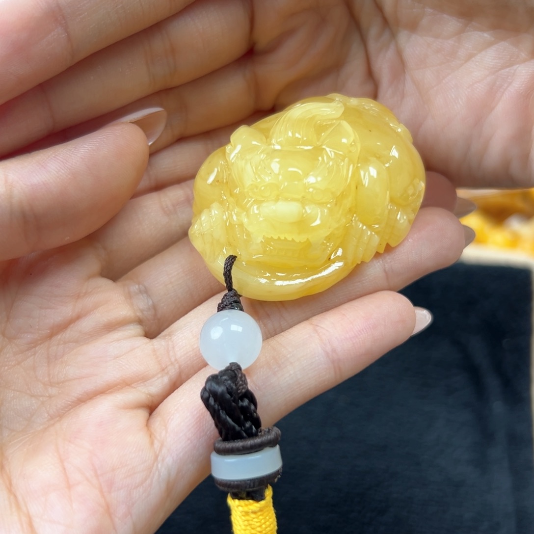 未镶嵌琥珀珠宝奇石