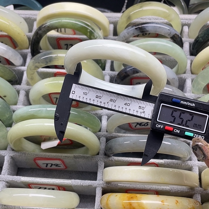 蛇纹石玉未镶嵌手镯778