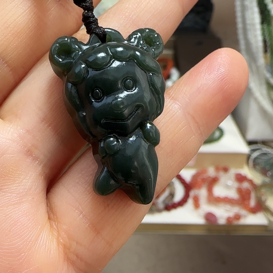 和田玉未镶嵌颈饰喜羊羊