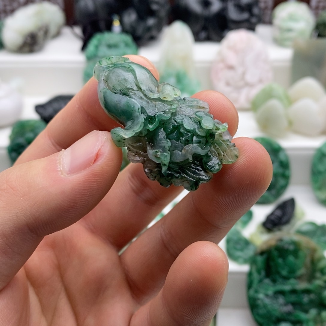 独山玉颈饰未镶嵌