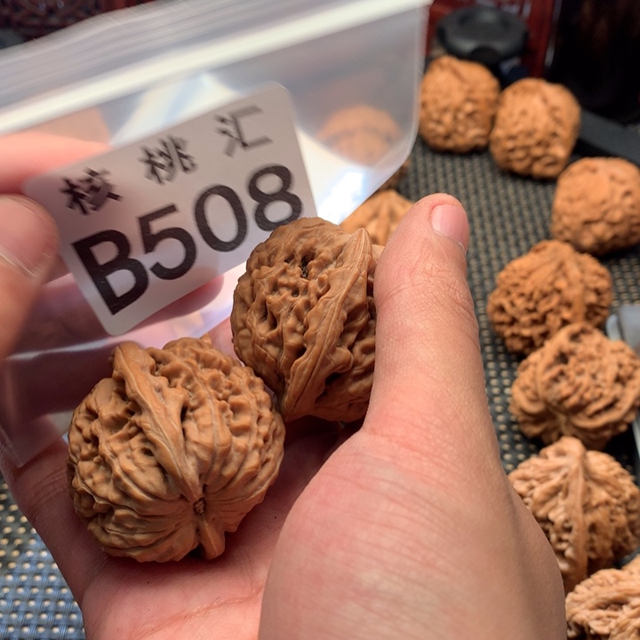 文玩核桃吊坠莲花