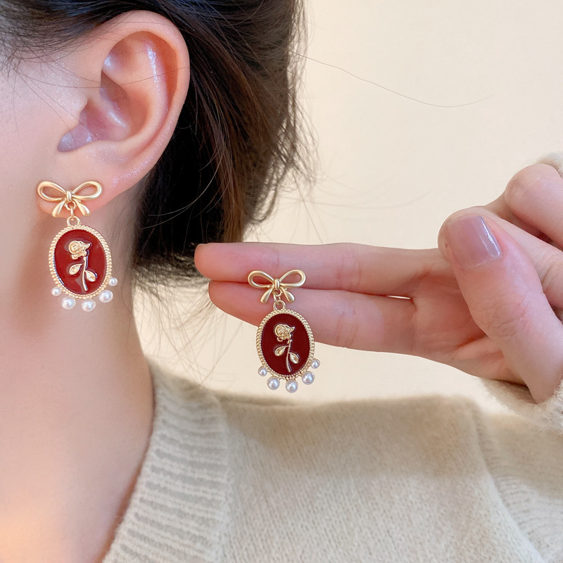 合金耳饰 法式复古玫瑰花珠珠耳夹女轻奢宫廷风设计新年款蝴蝶结