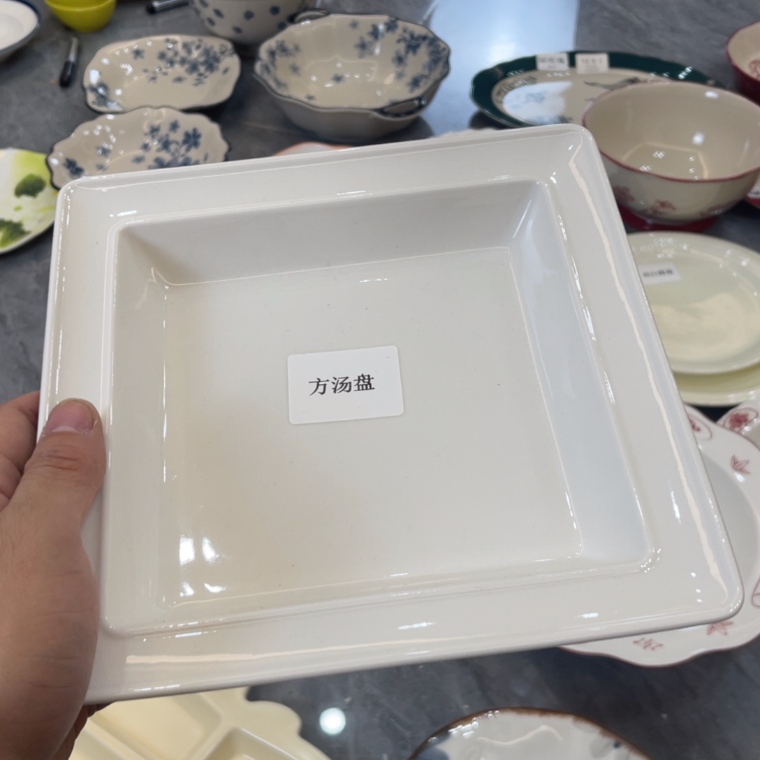 陶瓷微瑕餐具介意勿拍，满18飞！