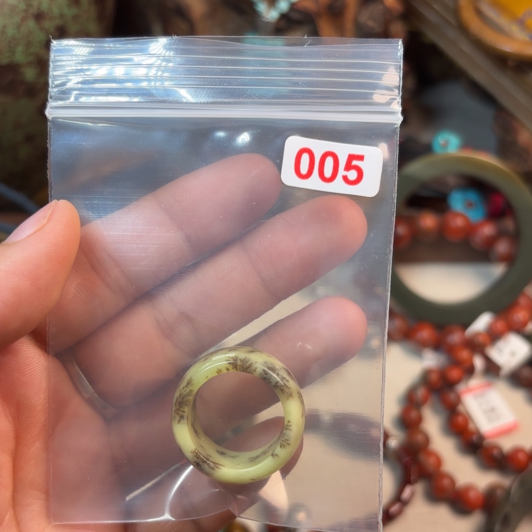 岫岩河磨玉（透闪石质玉）颈饰未镶嵌春*