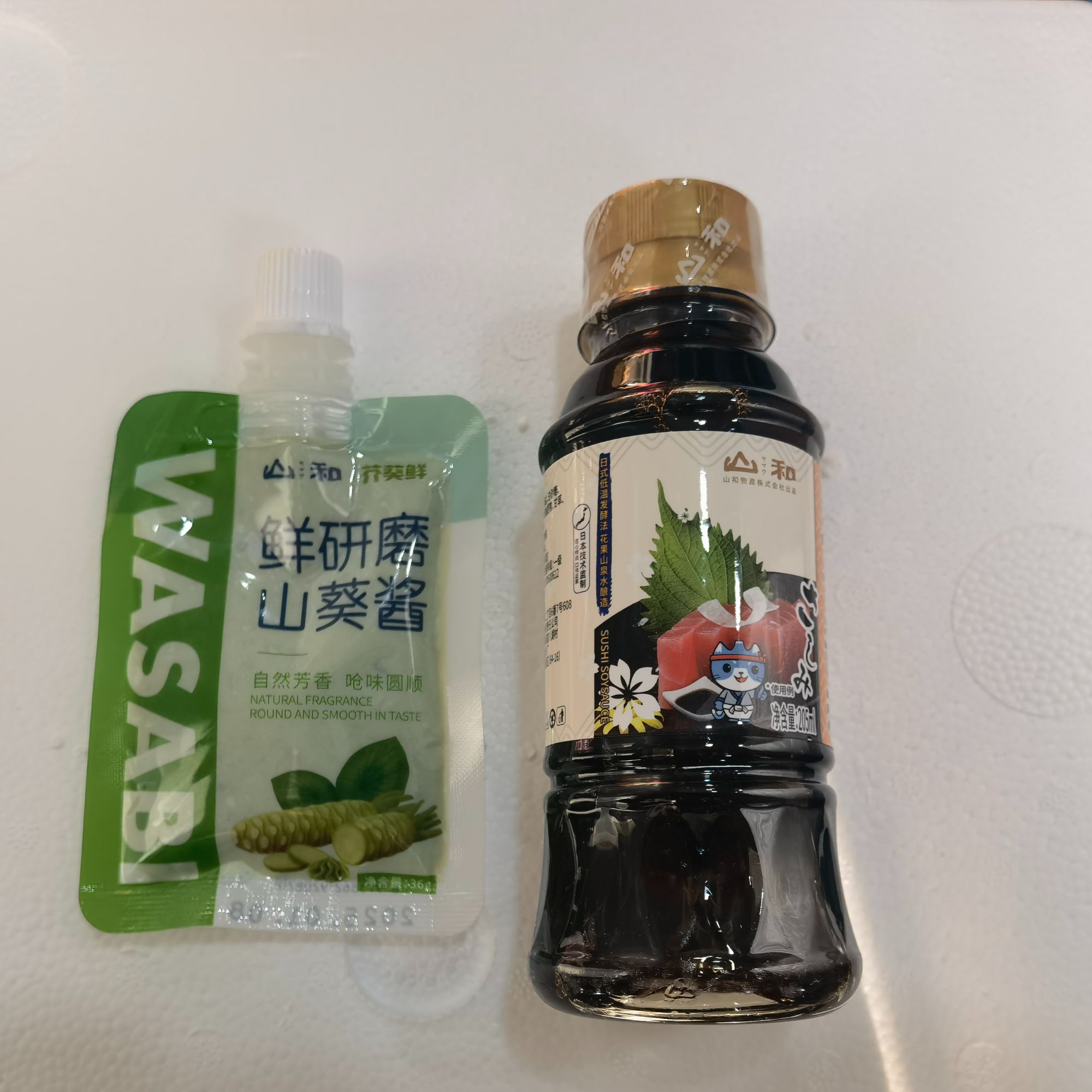 刺身酱油和山葵酱