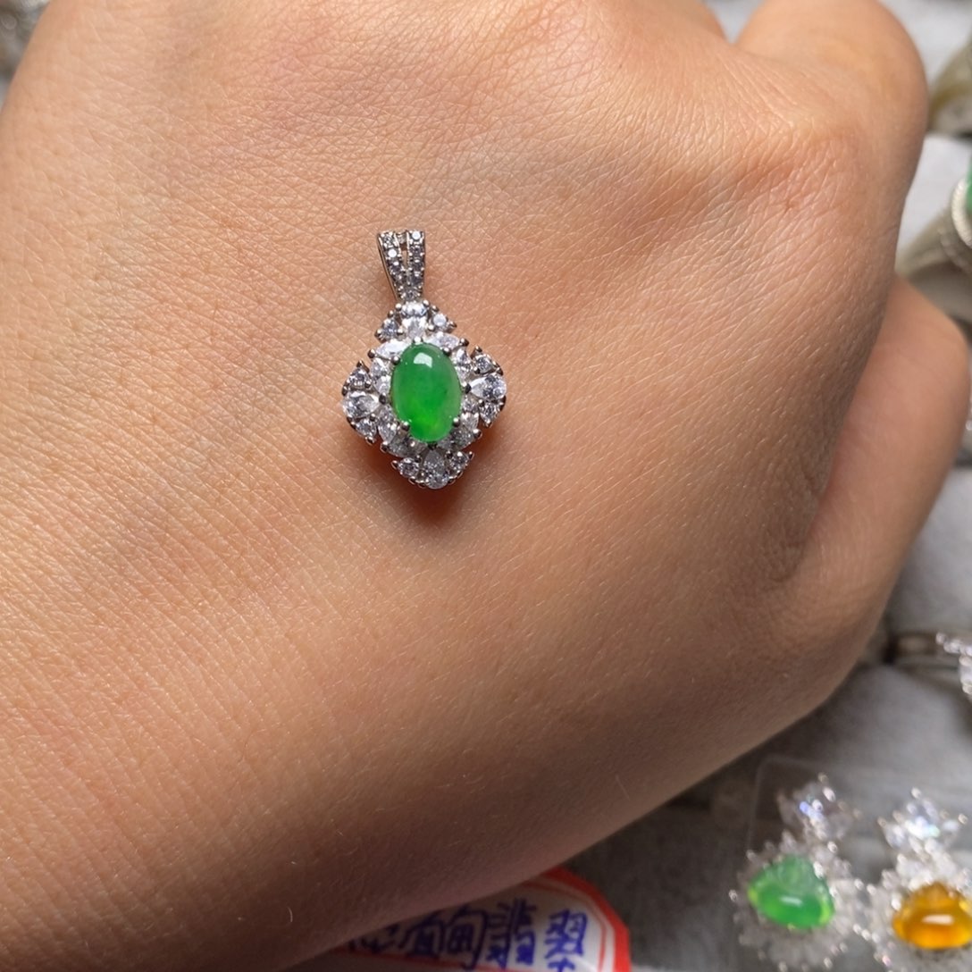 翡翠颈饰银S925镶嵌吊坠