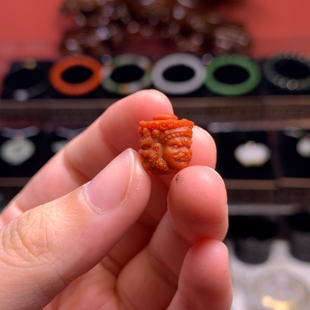 南红玛瑙三面佛头 南红 配珠未镶嵌