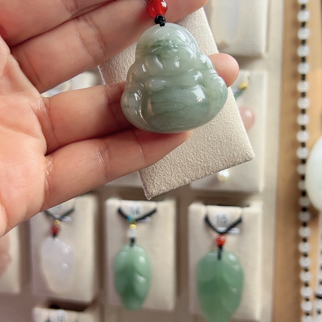 石英质玉未镶嵌颈饰