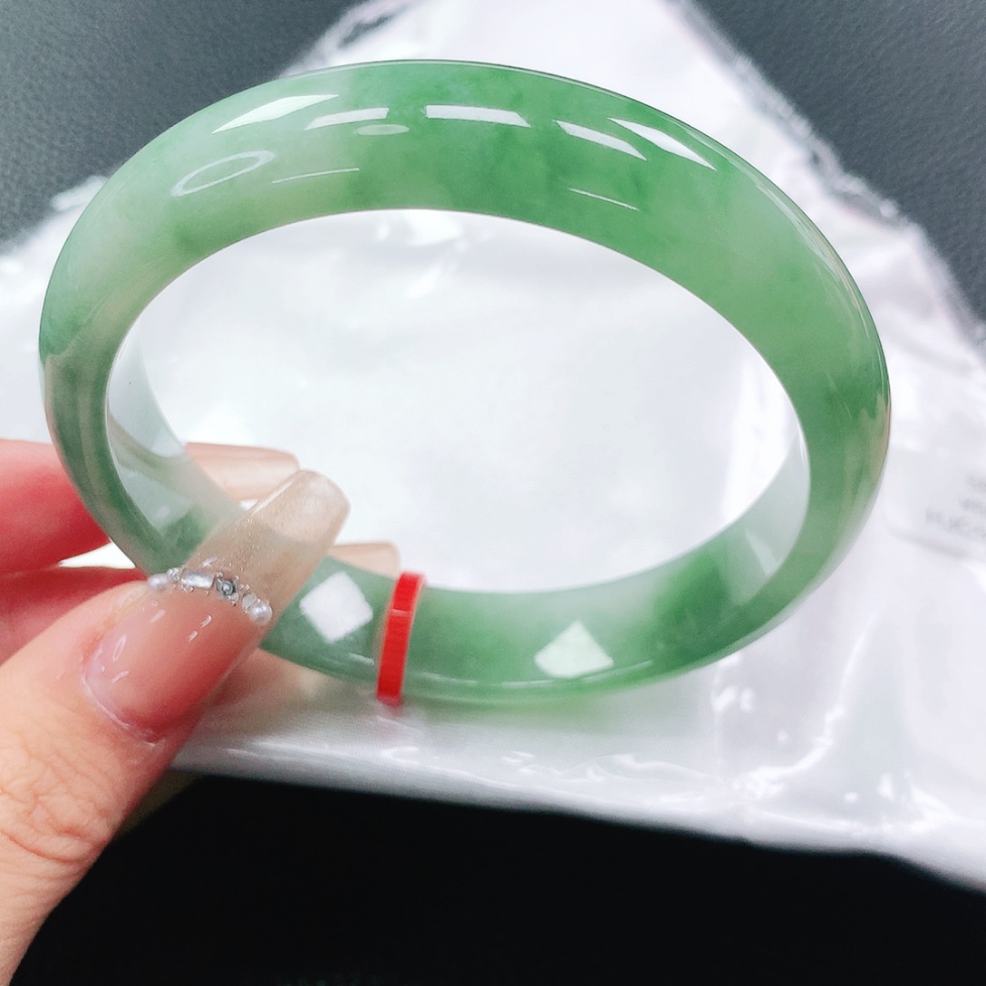 翡翠手镯未镶嵌58圈