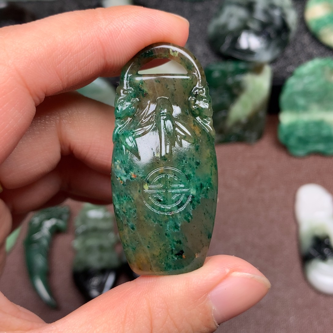 独山玉未镶嵌颈饰