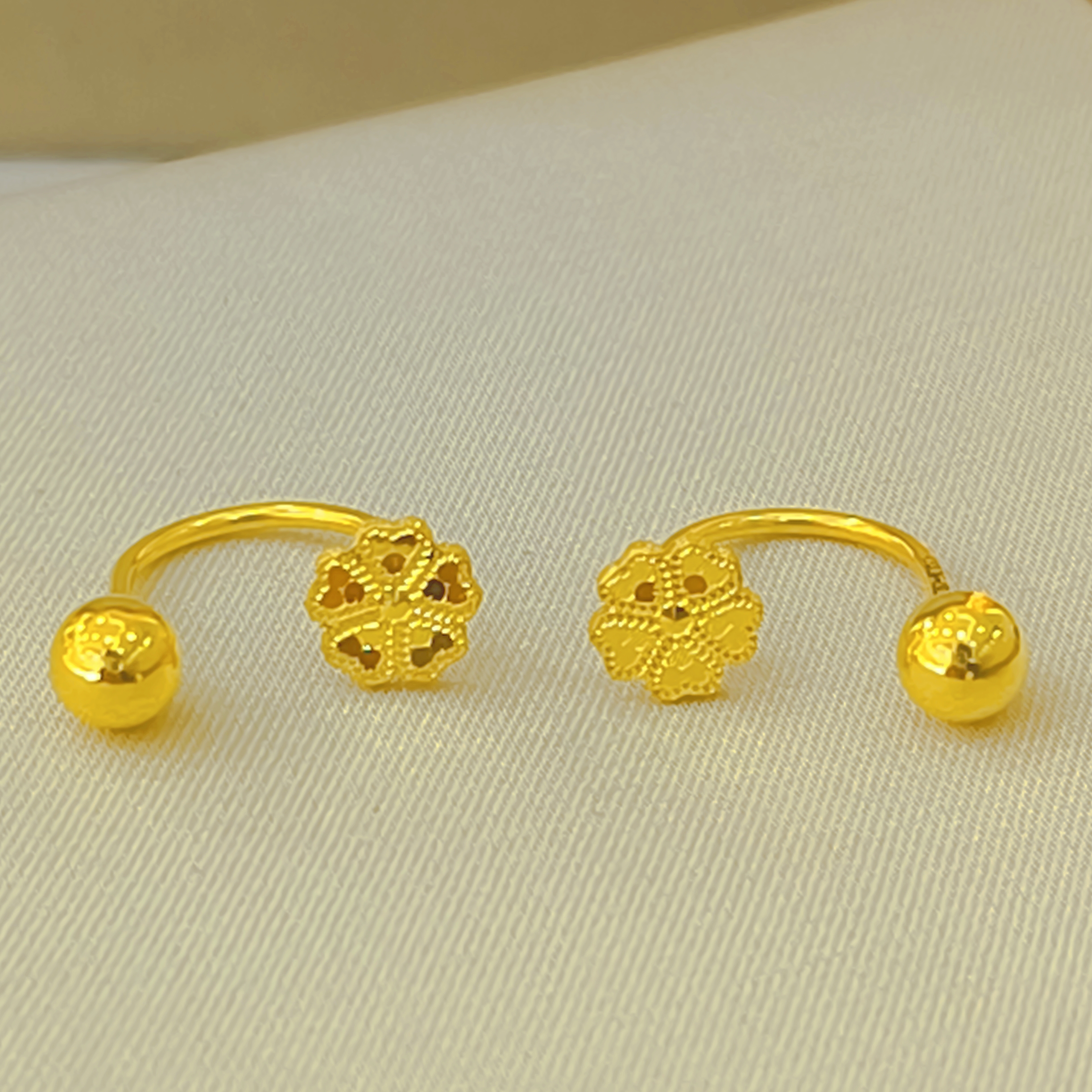 足金999五瓣花U型时尚耳饰1.78g