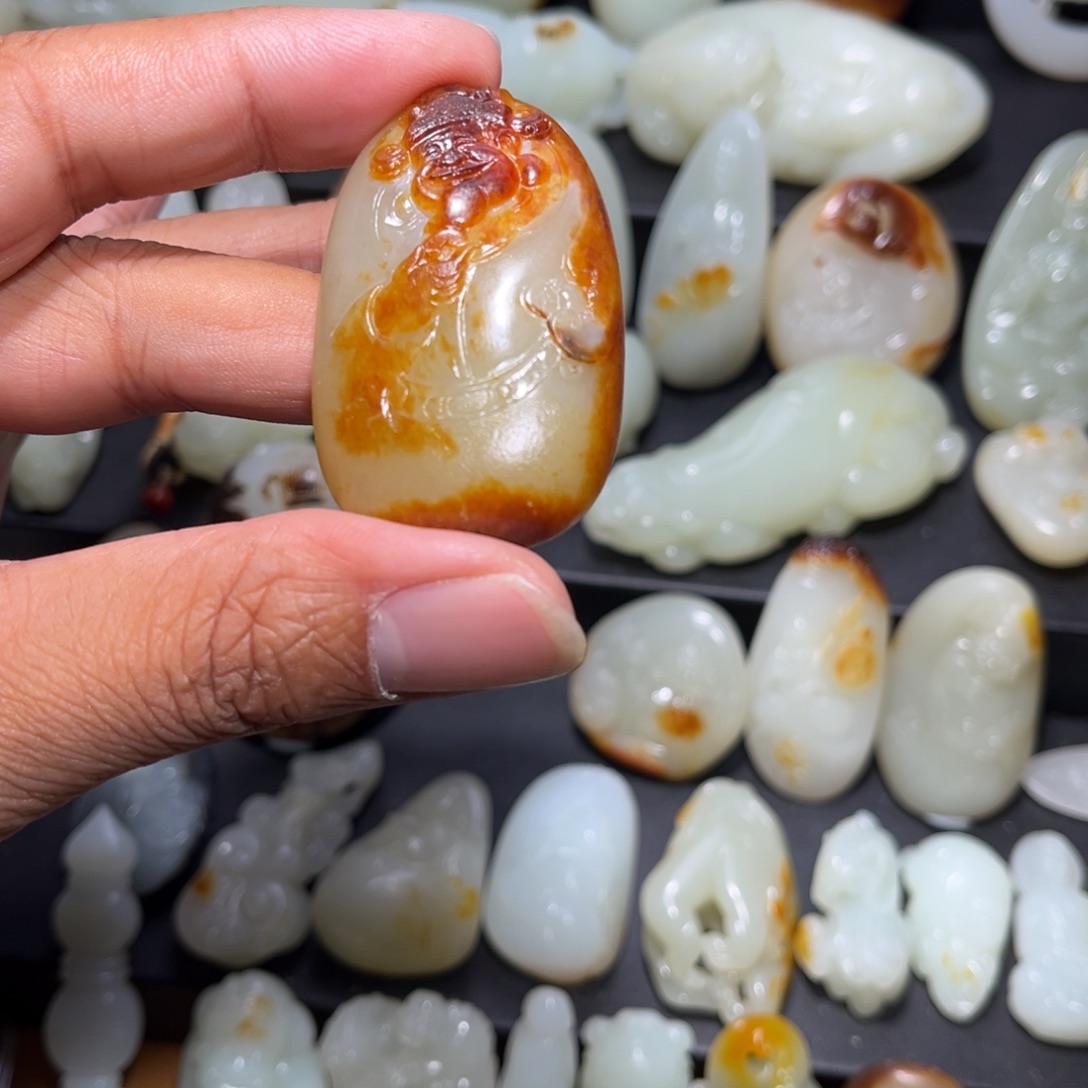 .***.和田玉未镶嵌颈饰