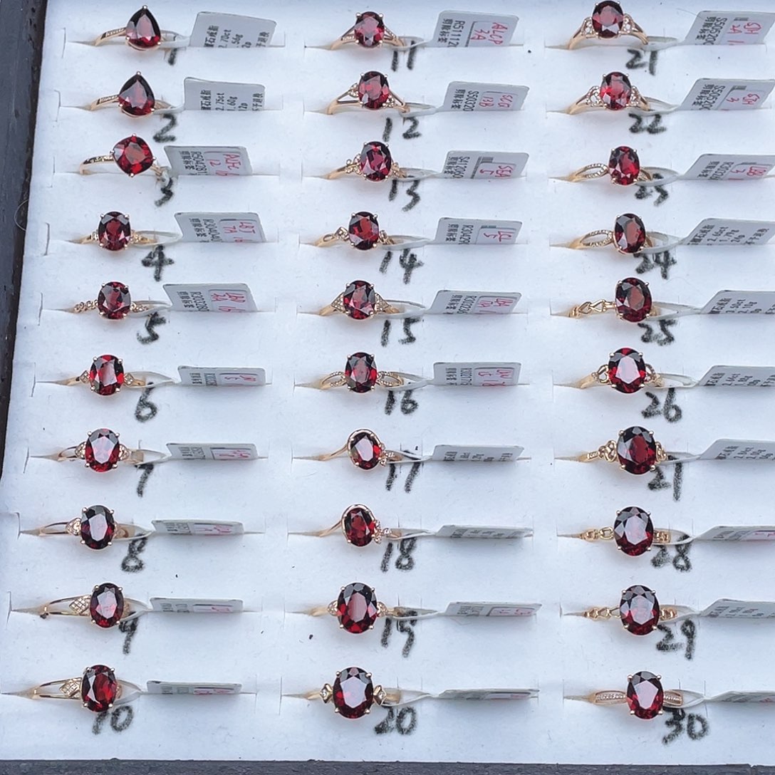 戒指18K金镶嵌石榴石