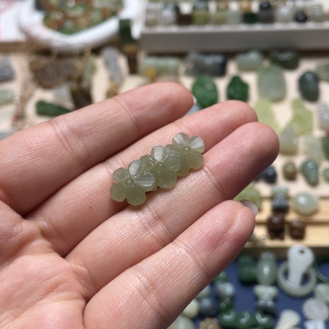 甜***甜和田玉未镶嵌颈饰