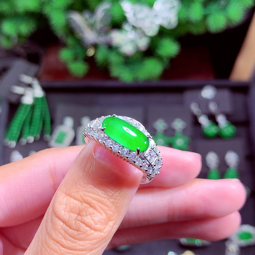 颈饰未镶嵌翡翠天然