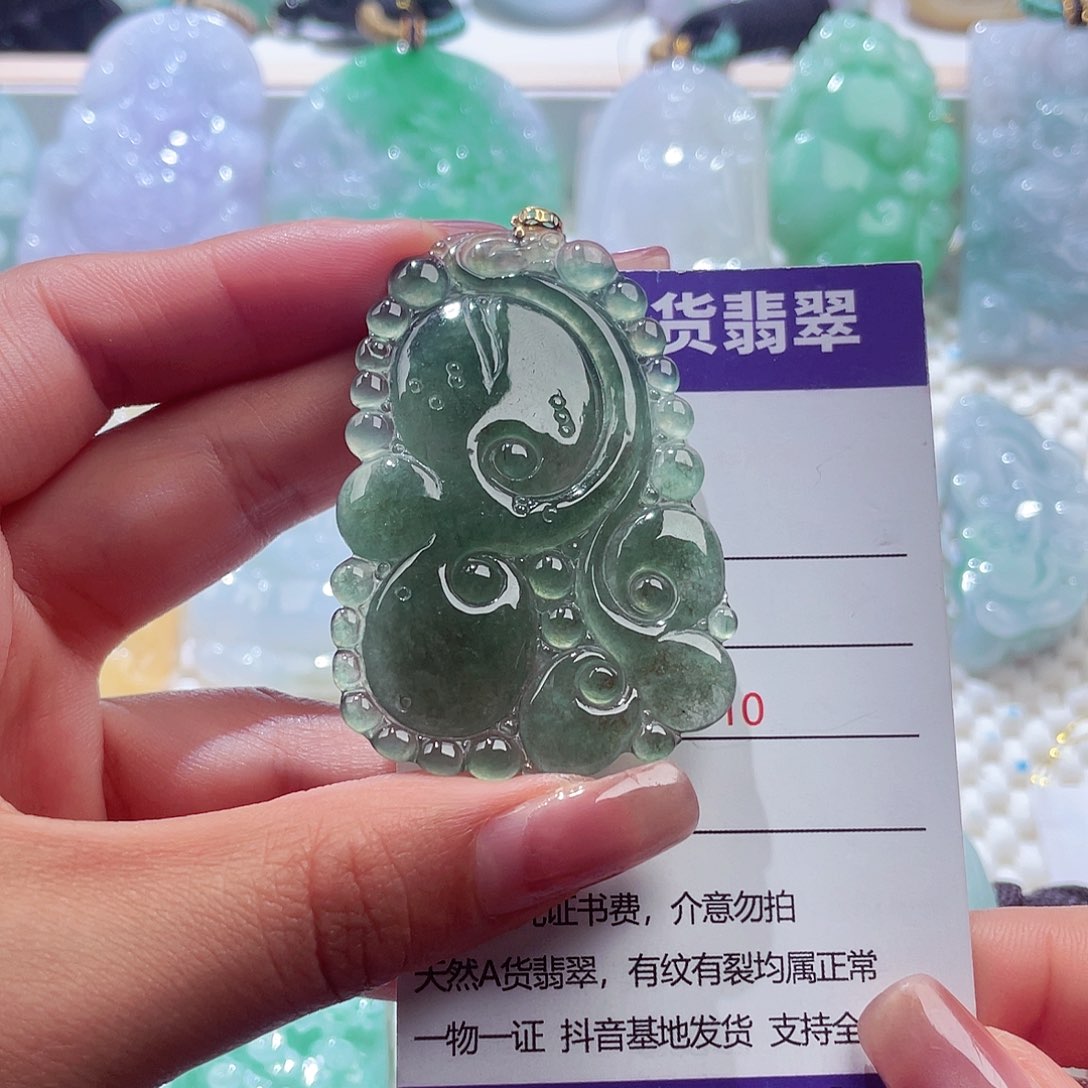 颈饰18K金镶嵌翡翠如意