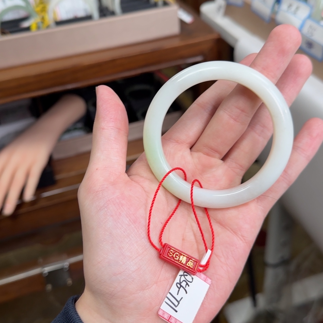 和田玉未镶嵌手镯