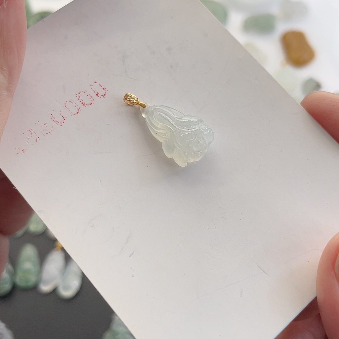 翡翠未镶嵌颈饰小白菜