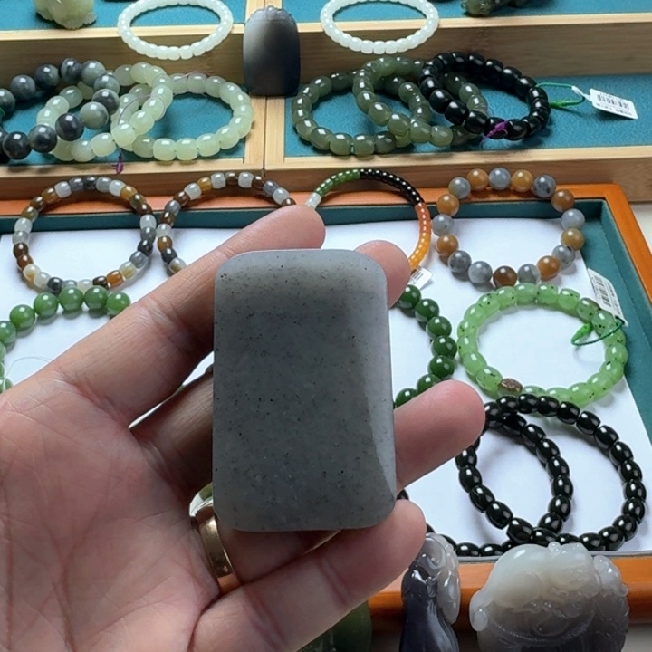 和田玉（糖玉）颈饰未镶嵌