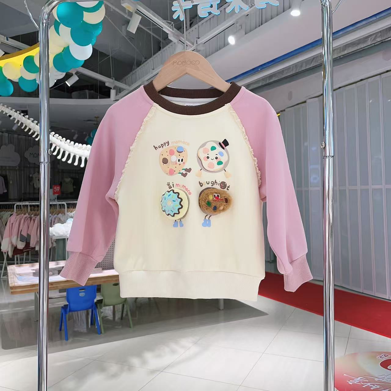 MOMOCO女童冬季儿童洋气卡通立体甜点插肩袖加绒卫衣77830232023