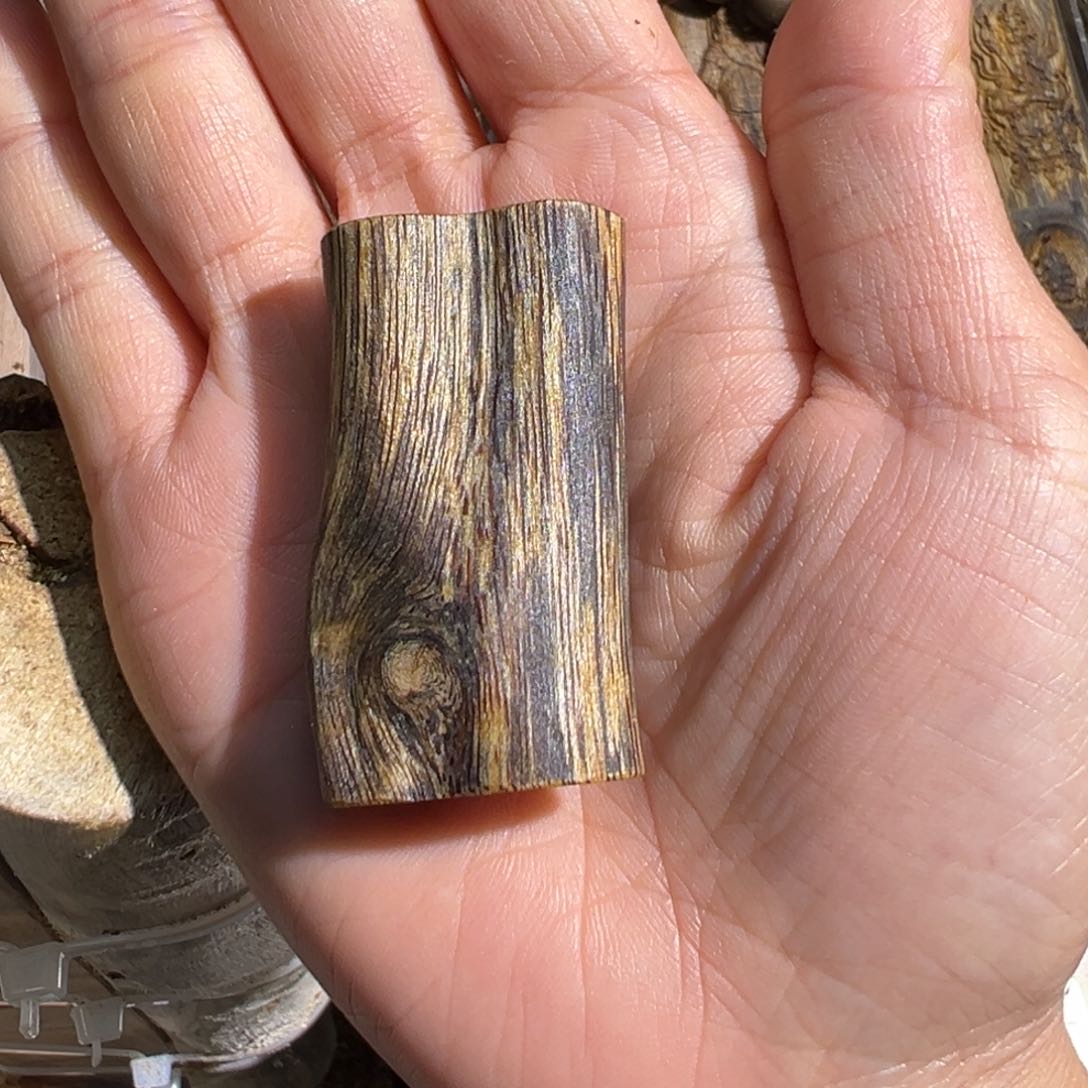 沉香吊坠虎斑紫棋吊坠8.9克