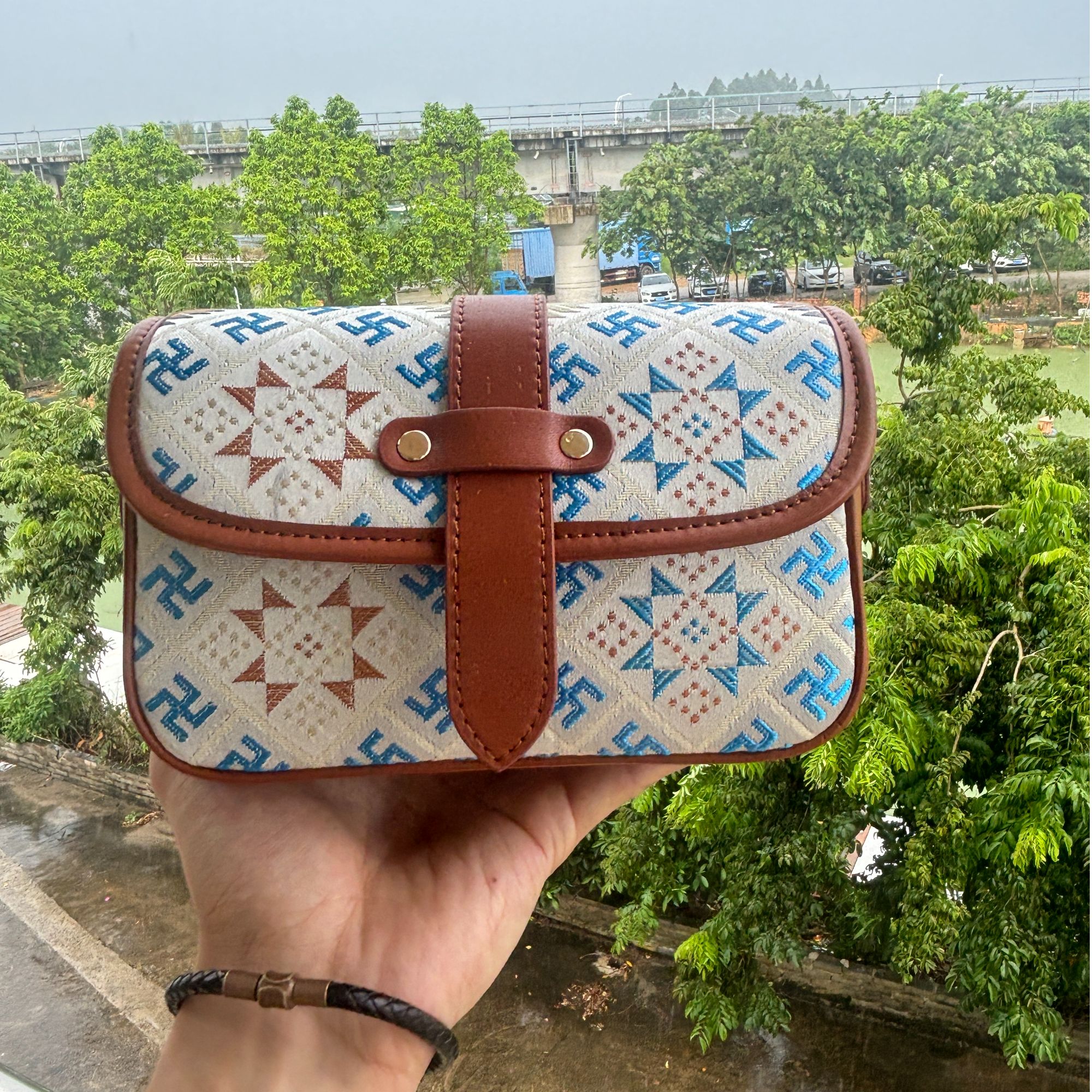 【广西壮锦】非遗壮锦小众银蓝八角纹百搭休闲时尚印花斜挎包包复古