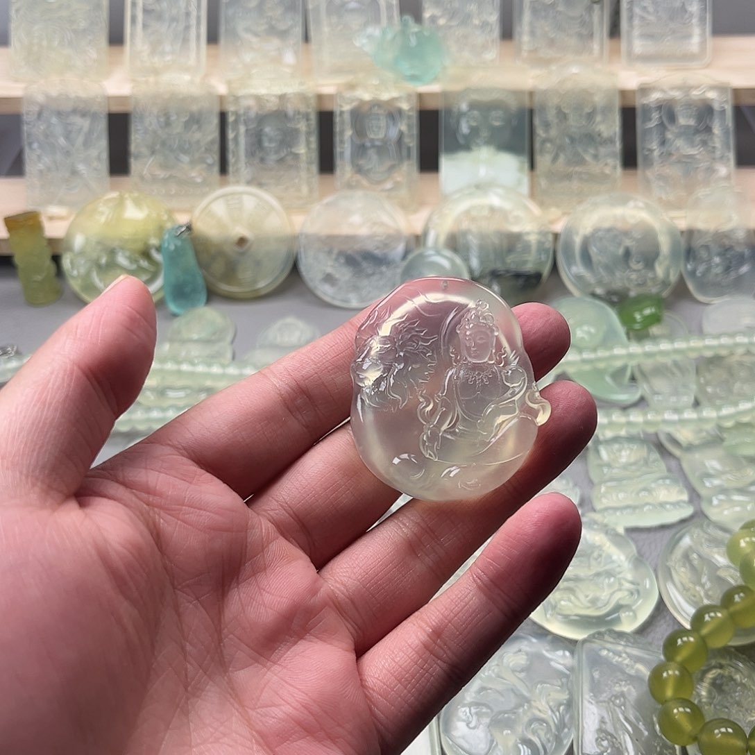 蛇纹石玉未镶嵌颈饰