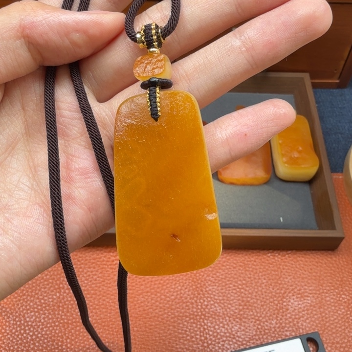 蜜蜡未镶嵌吊坠(赠链)