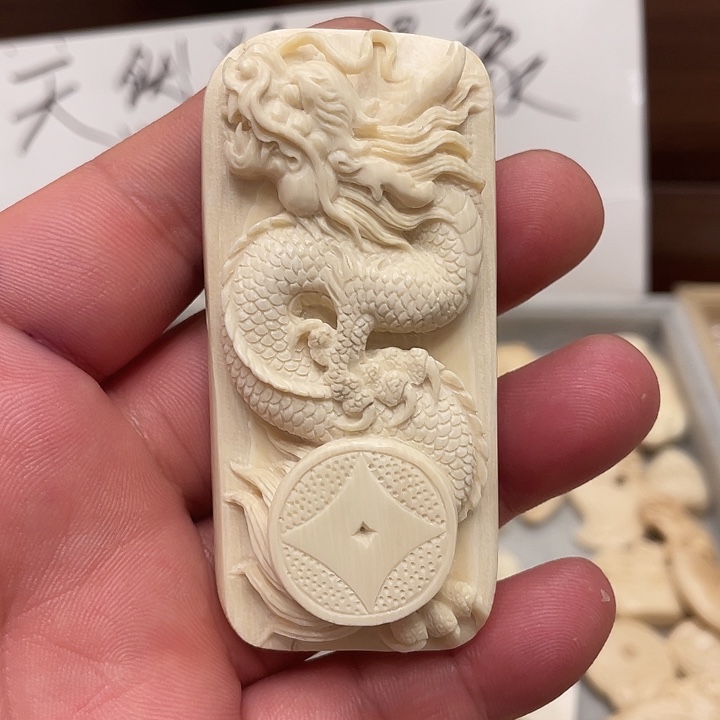 天然猛犸牙雕刻品