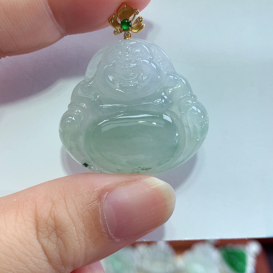 颈饰18K金镶嵌翡翠佛
