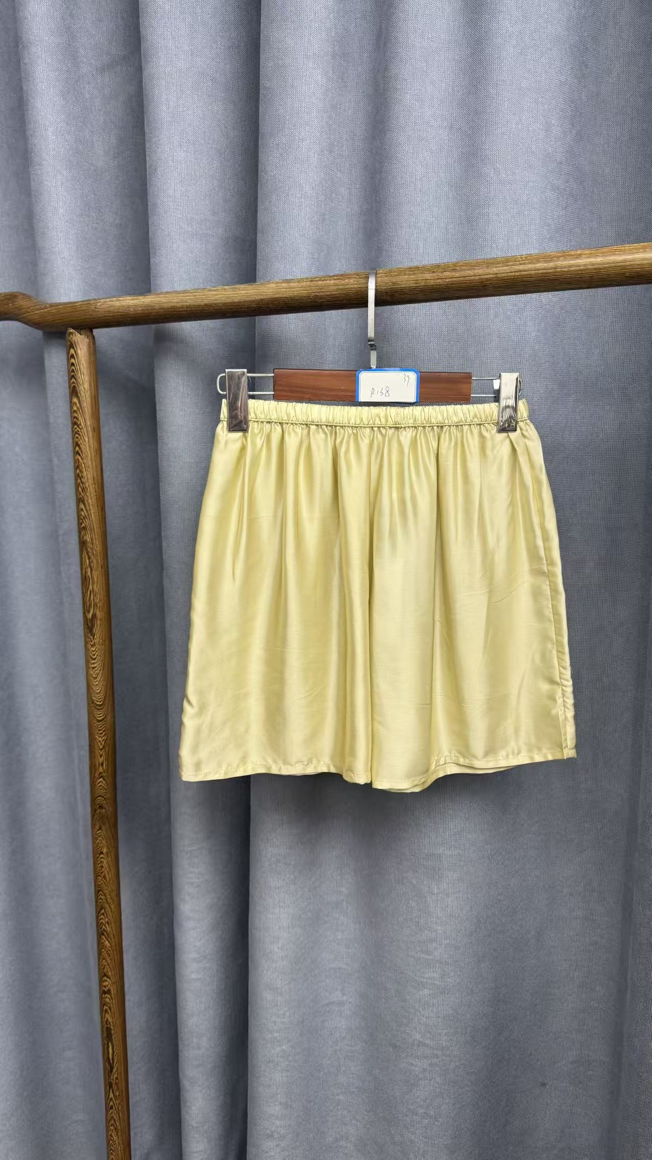 夏季新款时尚休闲桑蚕丝居家打底短裤R138