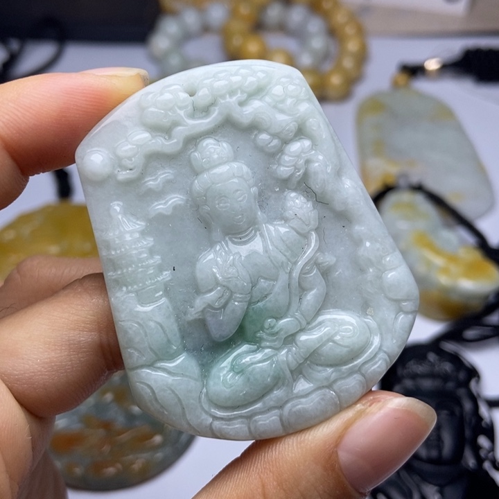 翡翠颈饰未镶嵌翡翠