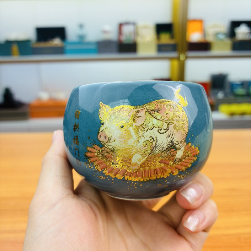 暮云灰《猪拱福门》十二生肖龙蛋杯/容量150毫升
