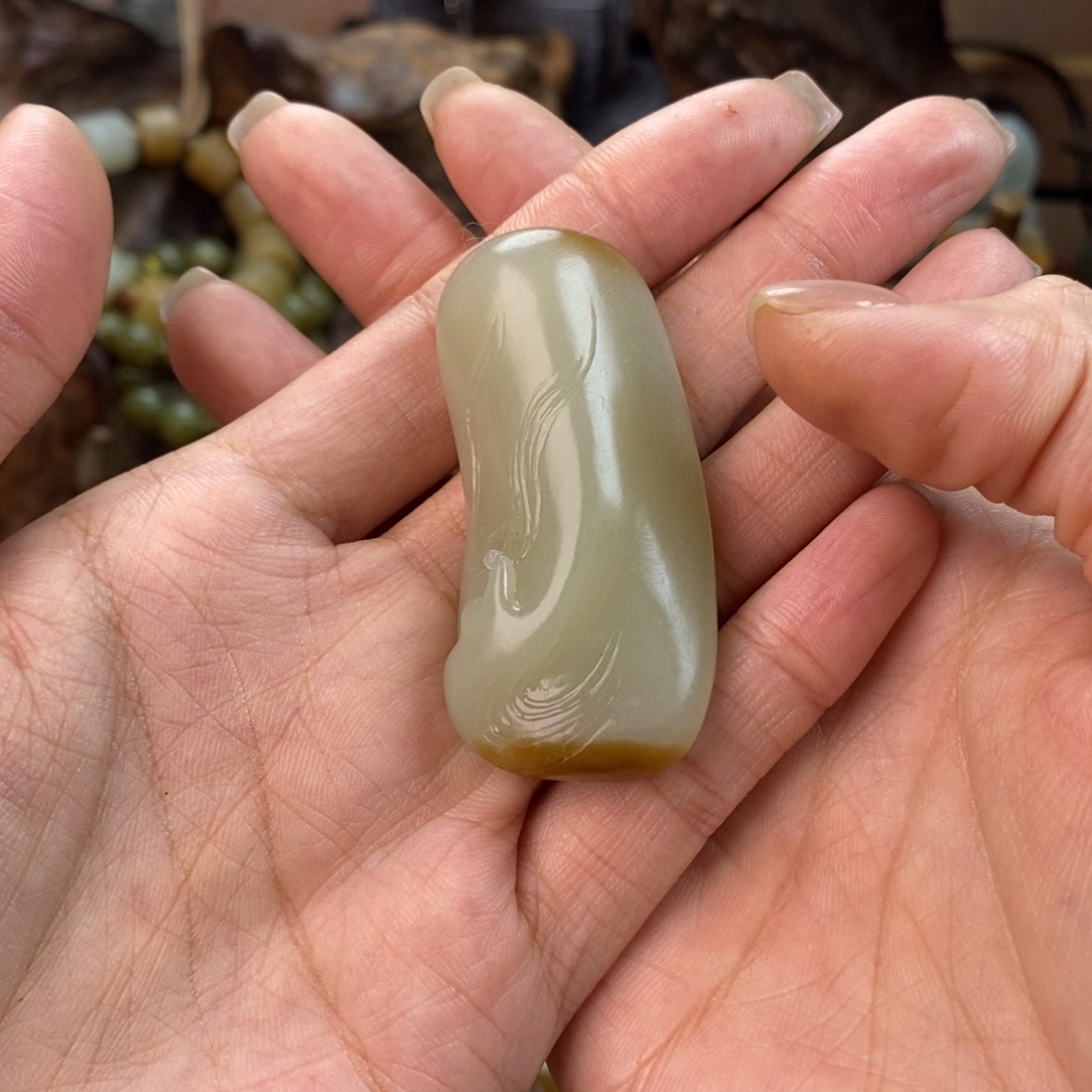 美***处和田玉（糖玉）未镶嵌颈饰