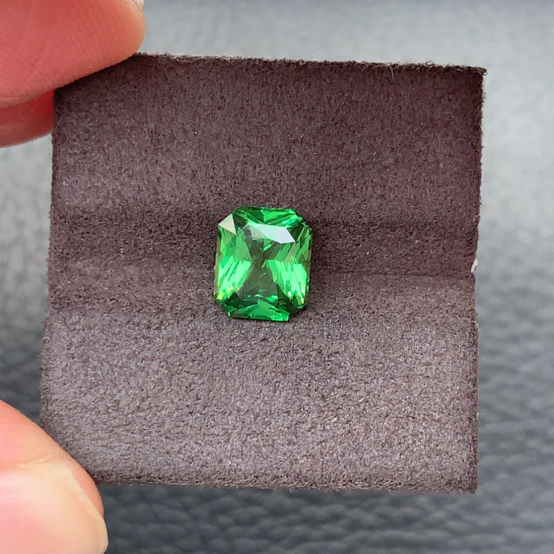 石榴石（沙弗莱）2.07ct沙弗莱特价未镶嵌