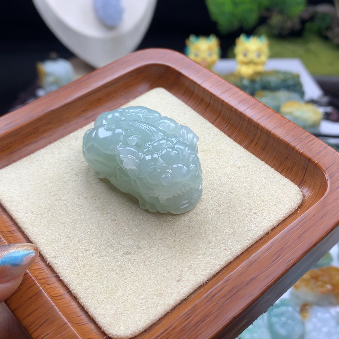 向***齐翡翠未镶嵌颈饰18