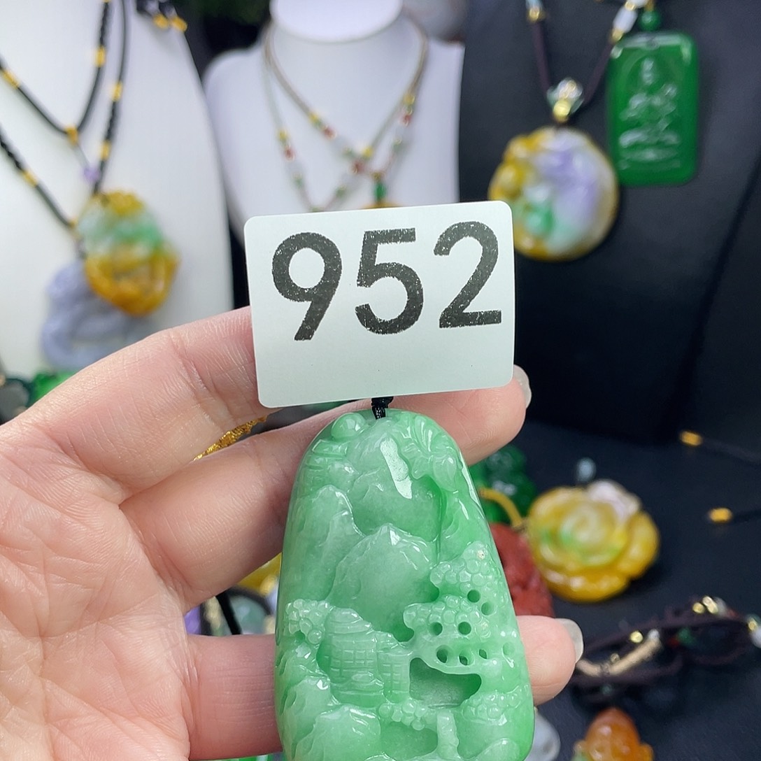 翡翠未镶嵌吊坠(赠链)