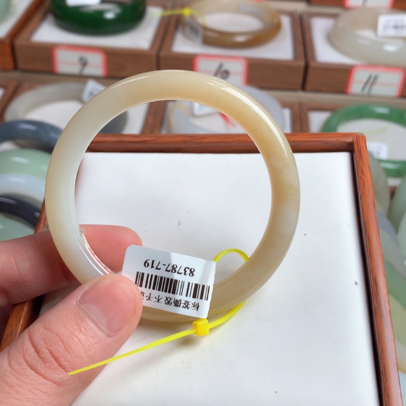 【闪购商品】和田玉手镯未镶嵌51