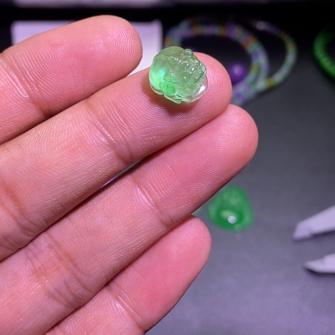 翡翠未镶嵌颈饰吊坠