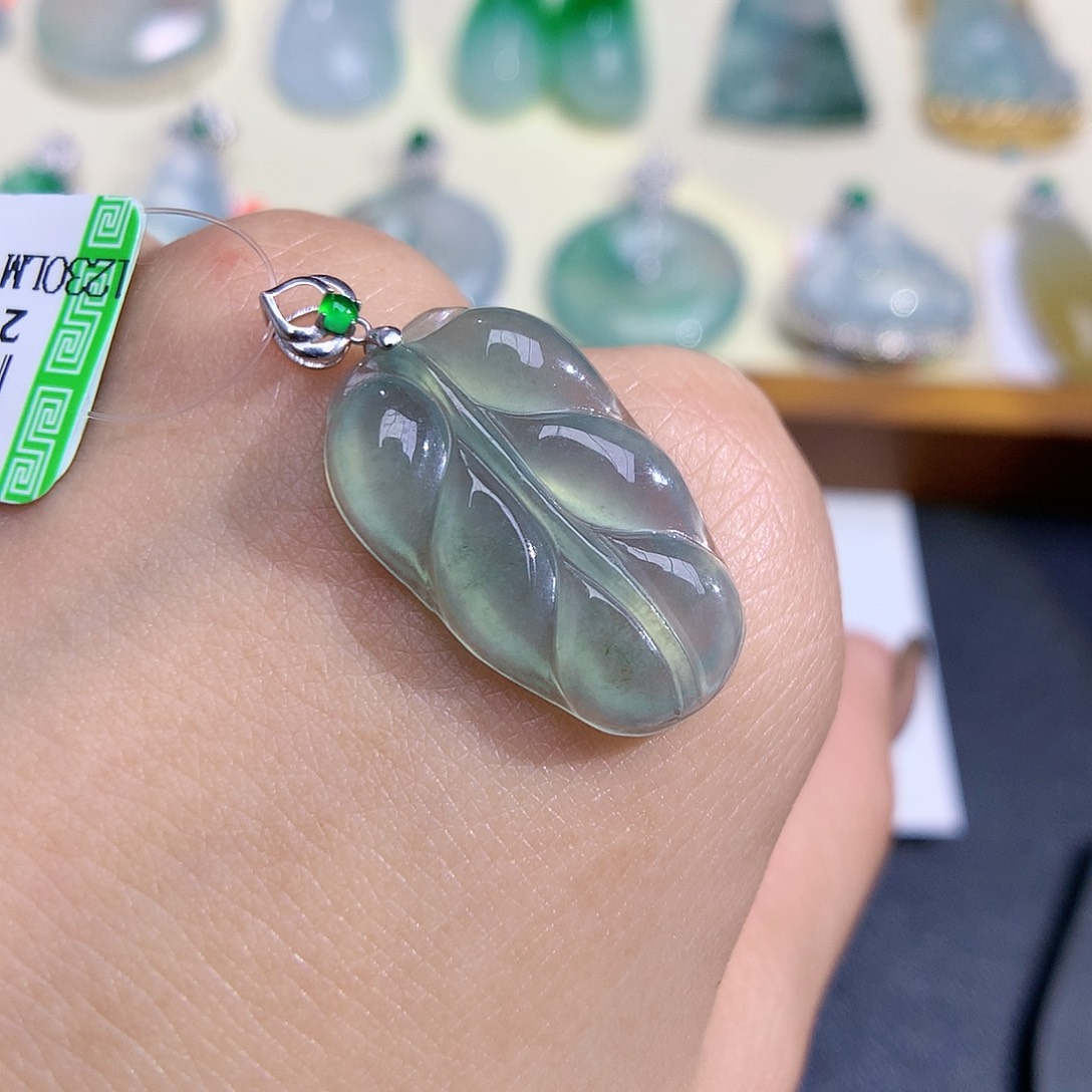 翡翠颈饰18K金镶嵌 叶子