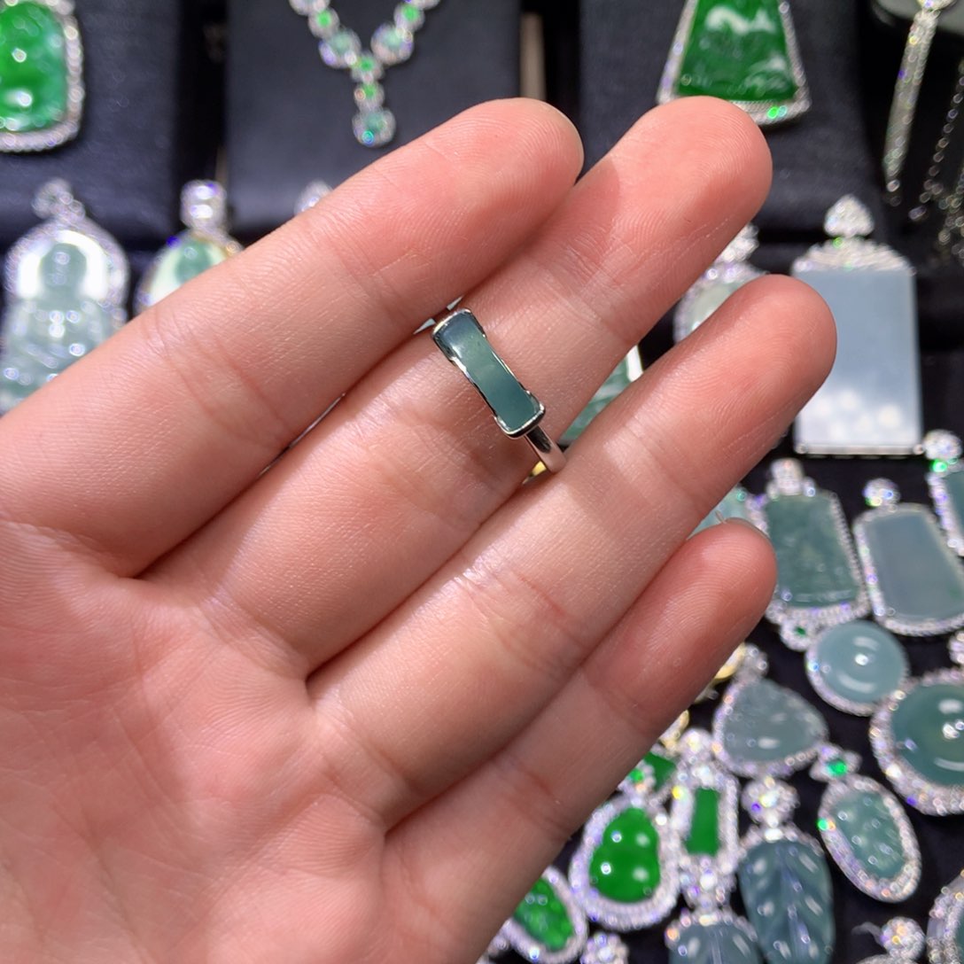 翡翠挂件未镶嵌98765555667