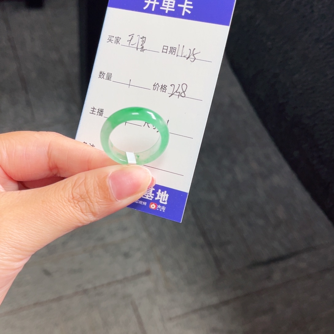 未镶嵌石英质玉戒圈天****元