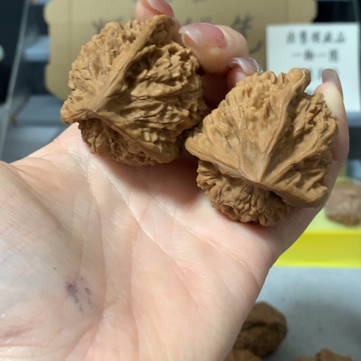 习***你吊坠文玩核桃异形单只，有瑕疵