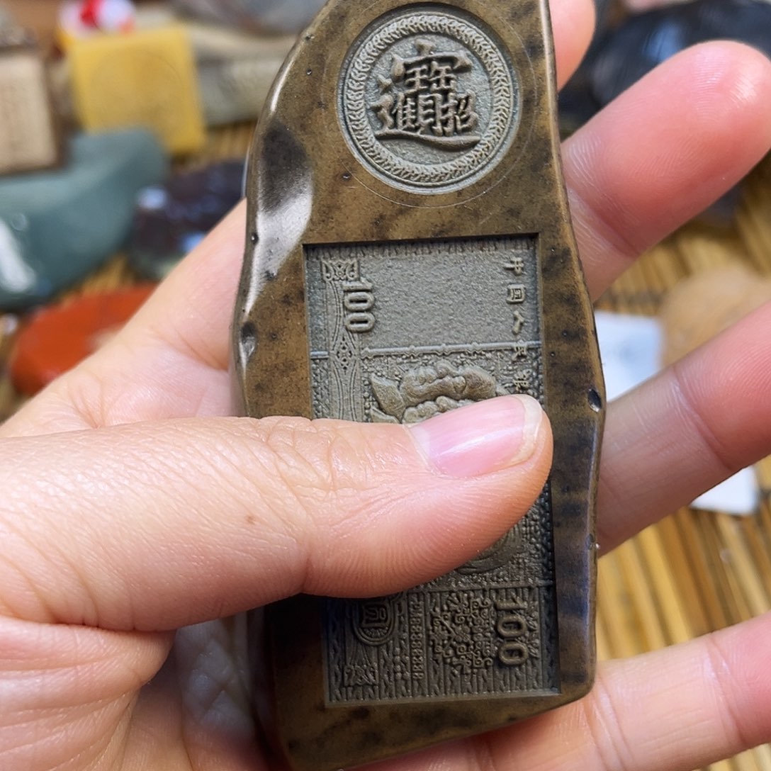 新疆原石雕刻手把件