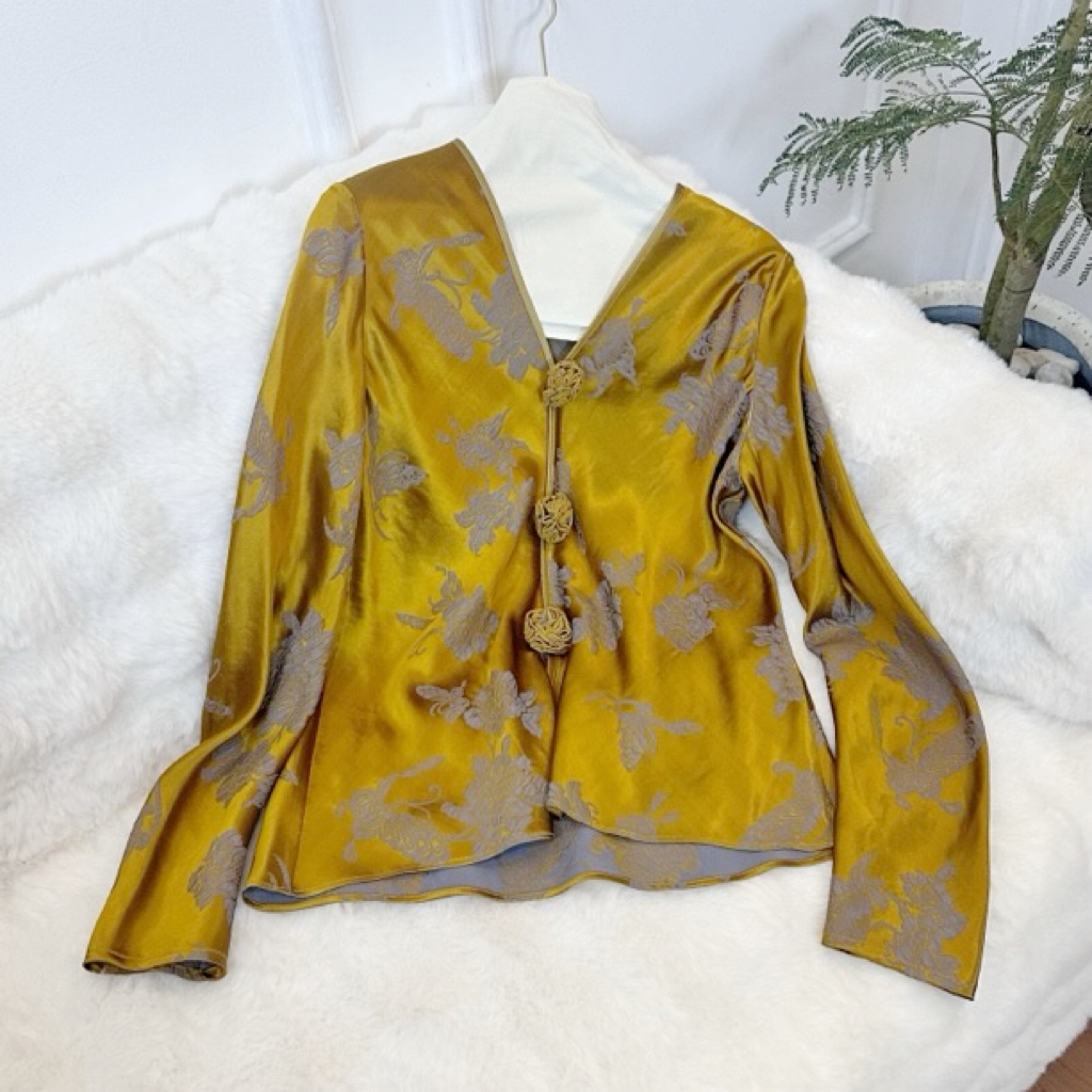 【金蝶】冠乐邹斜裁V领百搭花朵装饰打底上衣