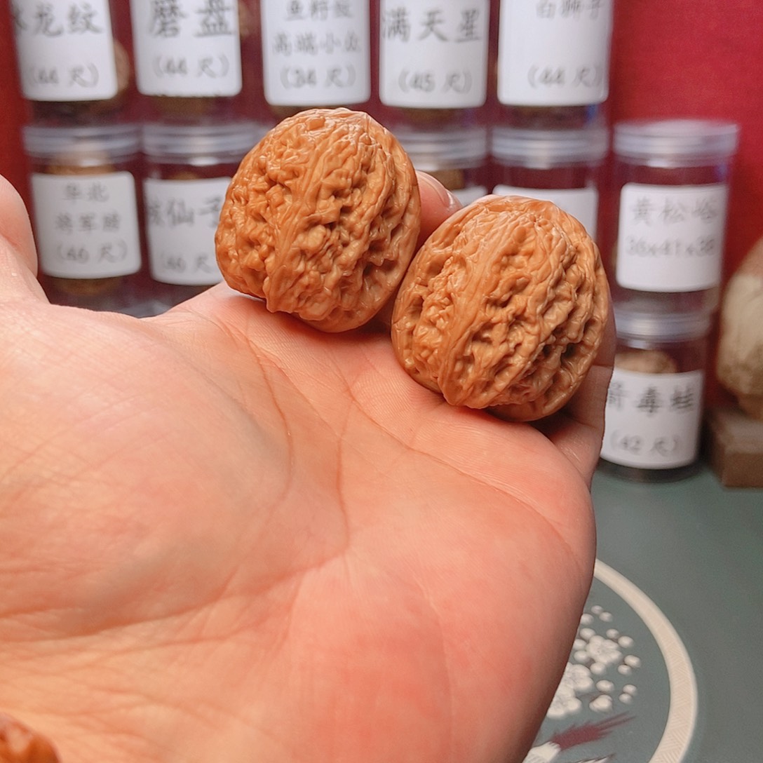 文玩核桃把件欧*酱红锦鲤