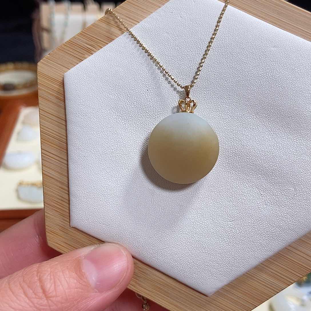 和田玉吊坠(赠链)18K金镶嵌